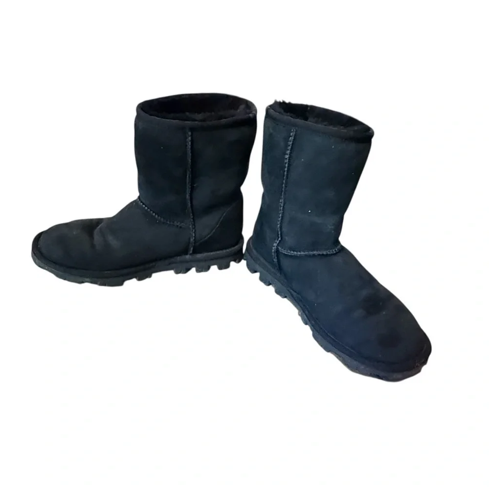 UGG smoke one